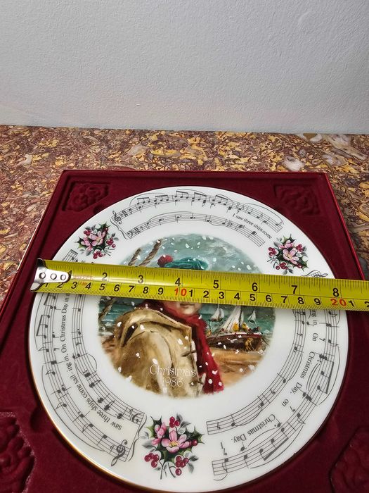 Royal Doulton Świąteczny talerz kolekcjonerski Chrismas 1986 Porcelana
