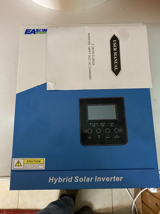 Гібридний інвертор 3200 вт вхідна напруга 24В