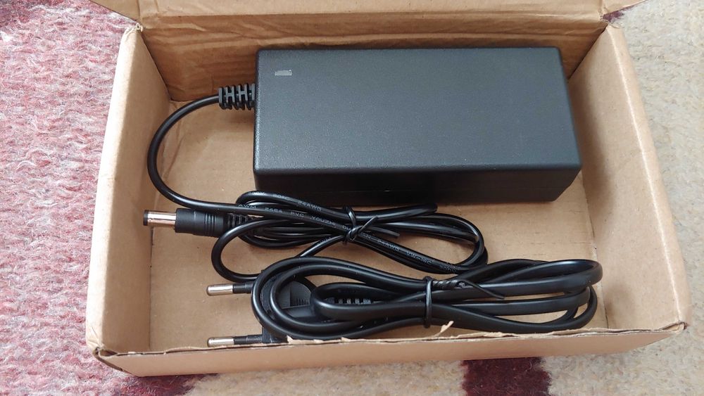 Зарядное 42V 1A устройство Li ion  40W Зарядка 5.5 х 2.1 Батареи Новое