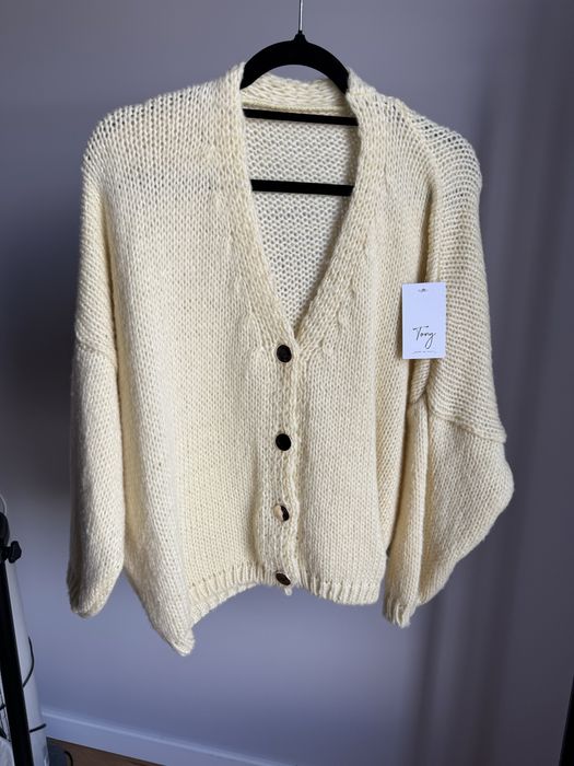 Sweterk cytrynowy milutki