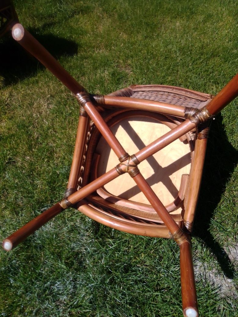 Rattanowe krzesła tapicerowane