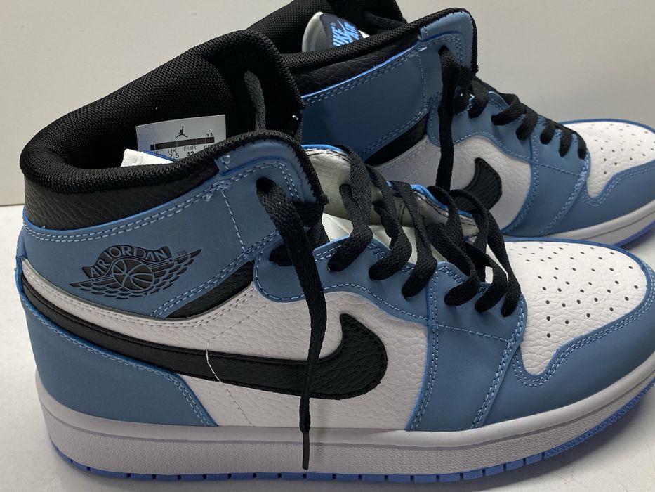 Tenis em Azul e Branco NOVOS