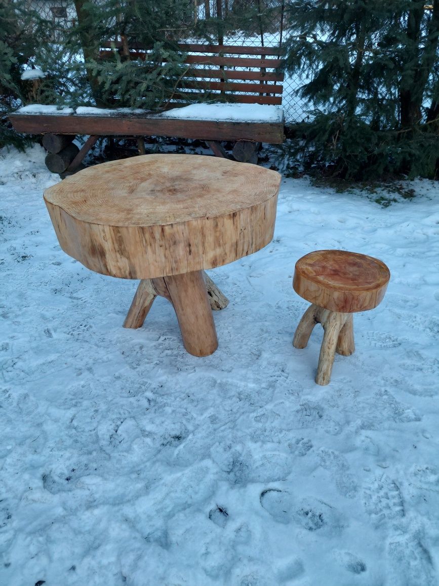 Stół drewniany z krzesłem