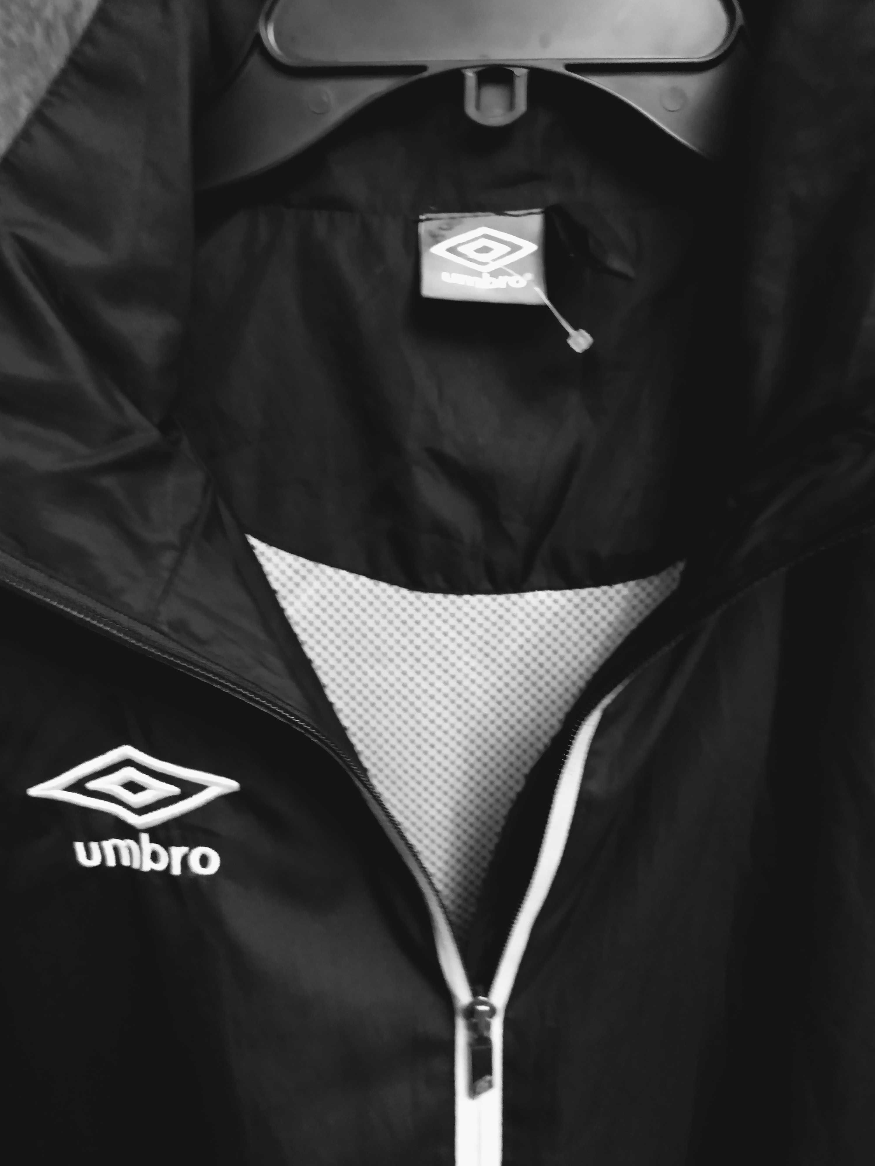 Мужская лёгкая ветровка UMBRO.