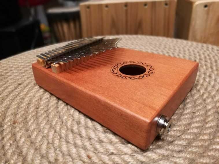 Jeremi W-17T-ELE elektroakustyczna kalimba 17głosowa mahoń W17T ele