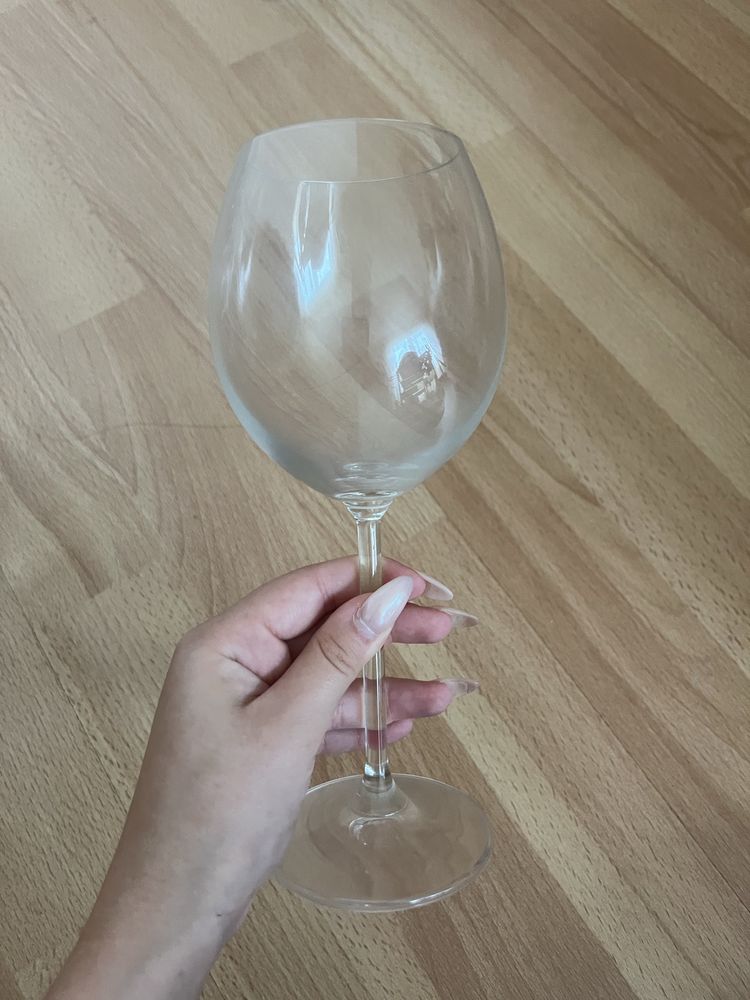 Sprzedam kieliszki do (koniaku, szampana, oraz wina czerwonego)