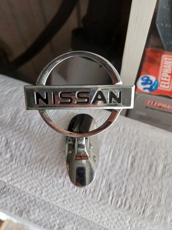 Значок  прицел  на капот  Nissan