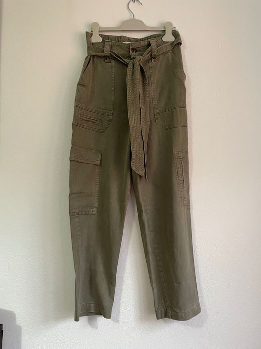 Calças verdes caqui