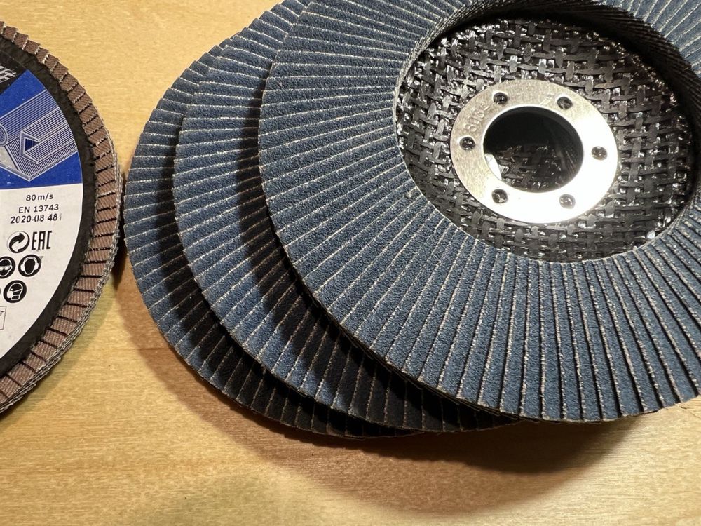 Лепестковый круг Bosch X571, зерно P120 Best for Metal выпуклый б/у