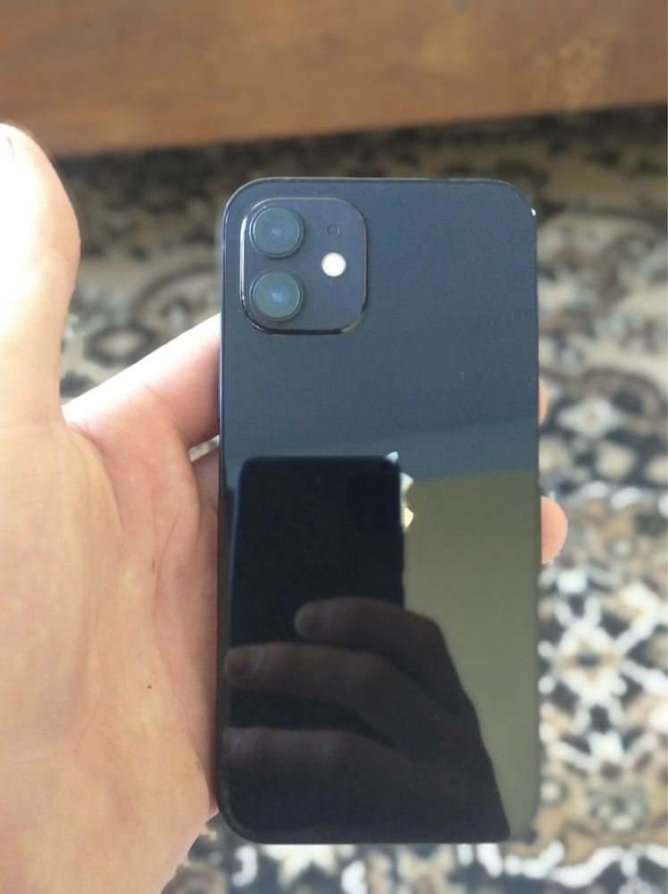 Продам Iphone 12