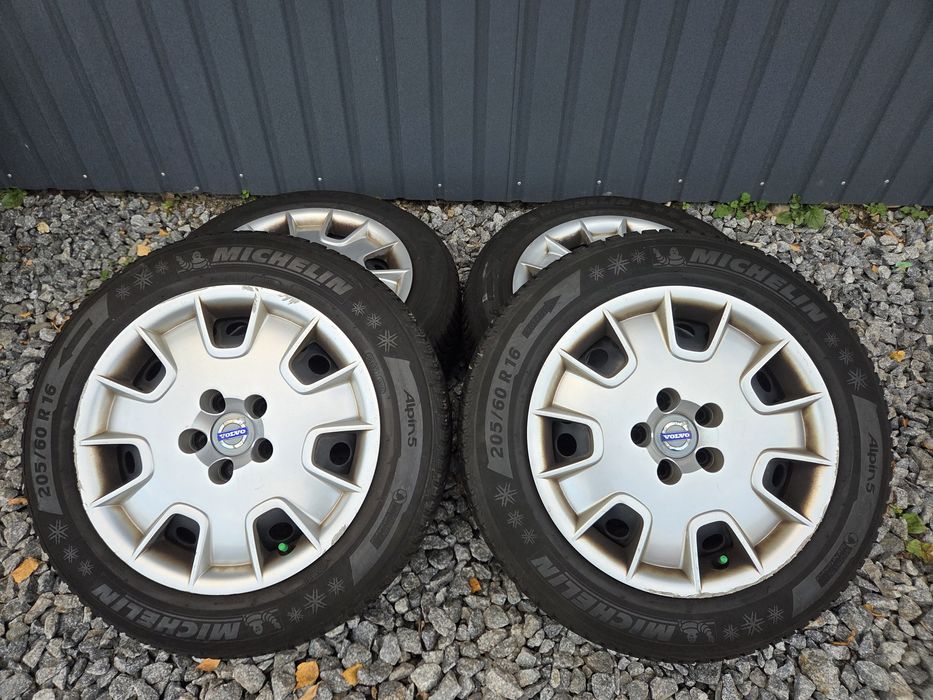 Шини з дисками 16 5 018 Volvo