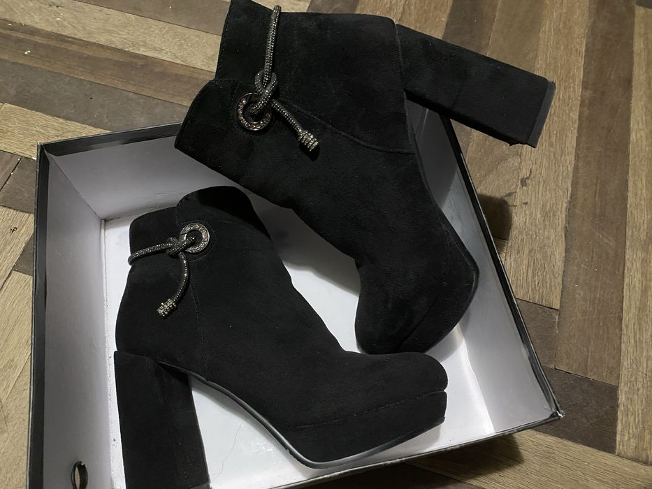 Замшеві черевики