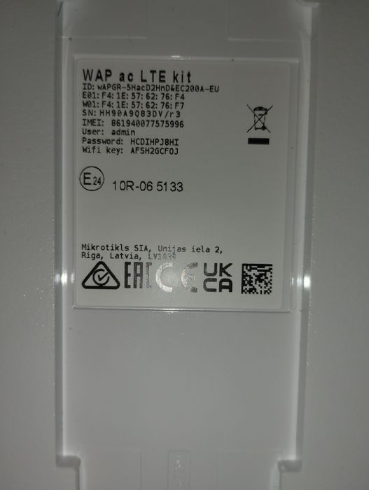 Точка доступу (роутер) MikroTik wAP ac LTE kit 2024 (wAPGR-5HacD2HnD&E