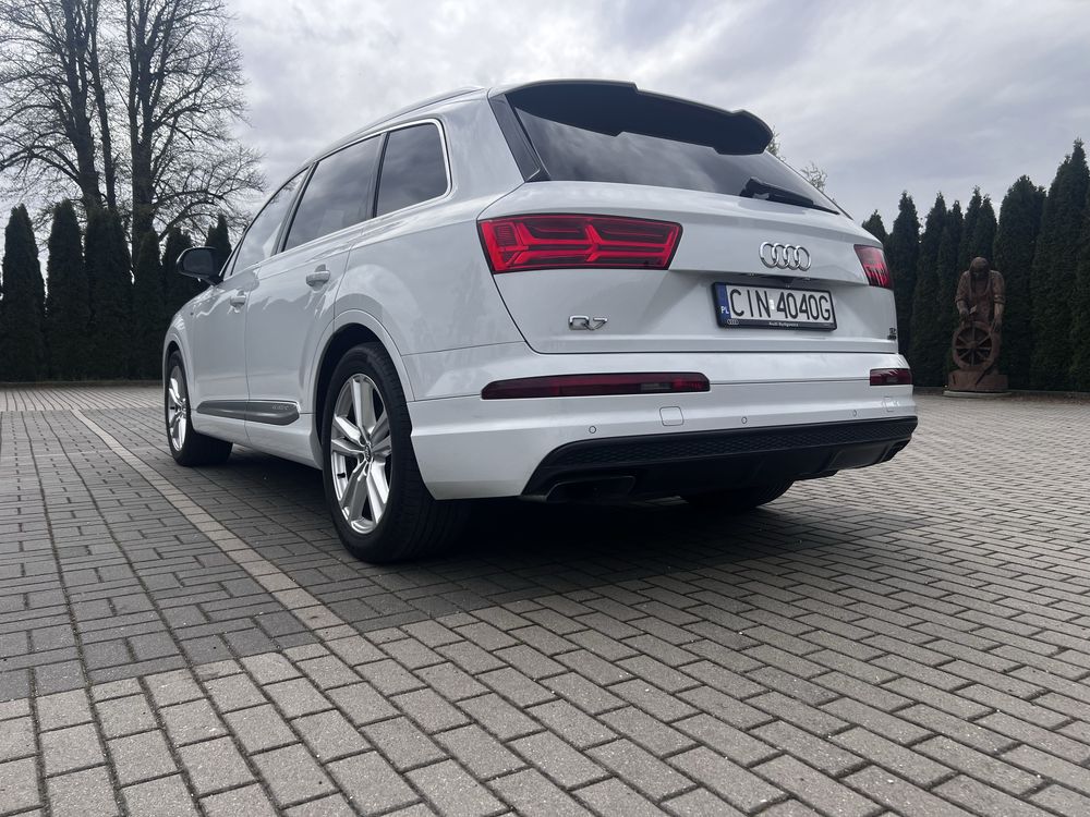 Audi Q7 3.0TDI webasto virtual 7 miejsc hak s-line