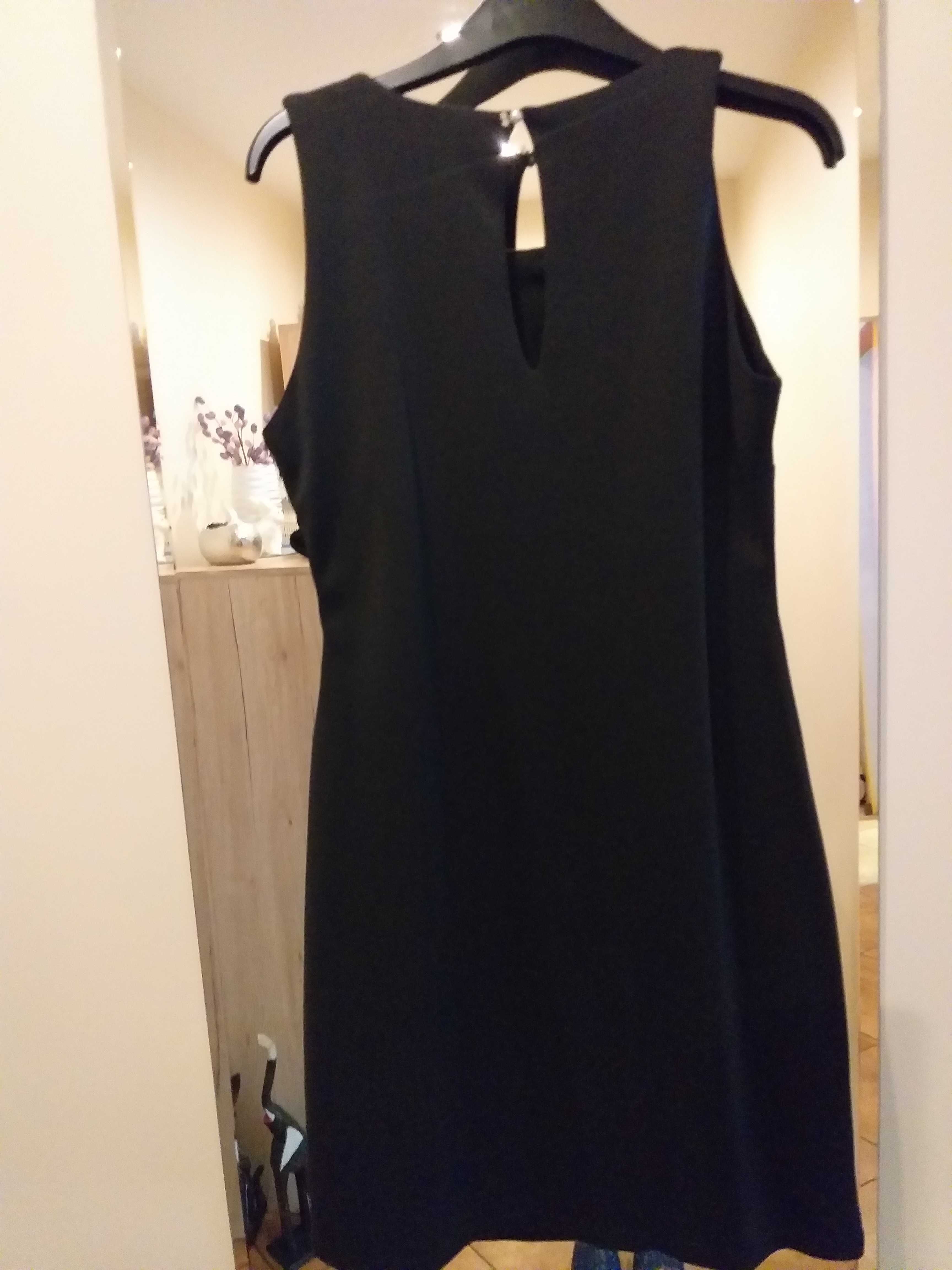 Czarna sukienka, mała czarna