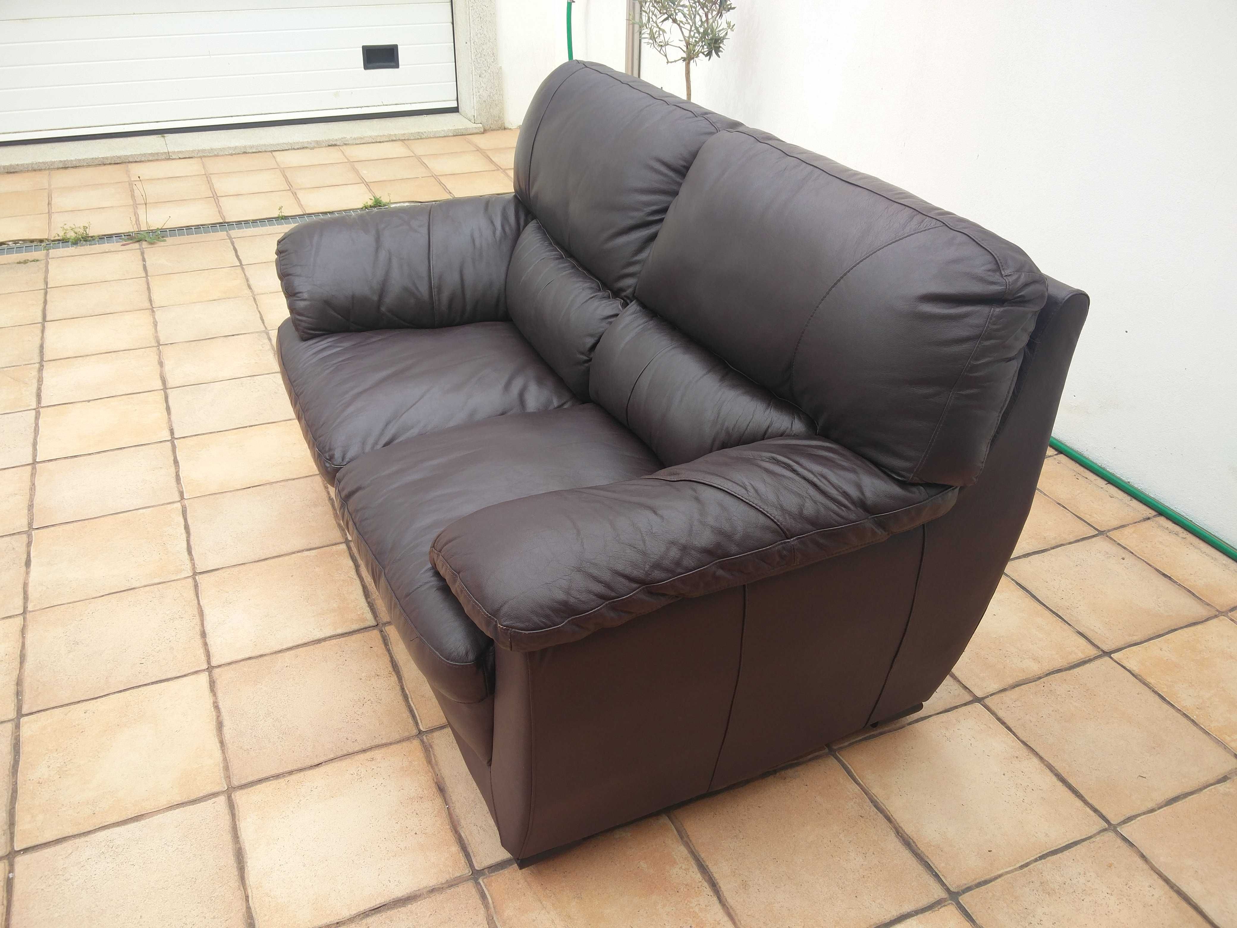 conjunto de 2 sofas em pele genuina, cor castanha, € 425,00