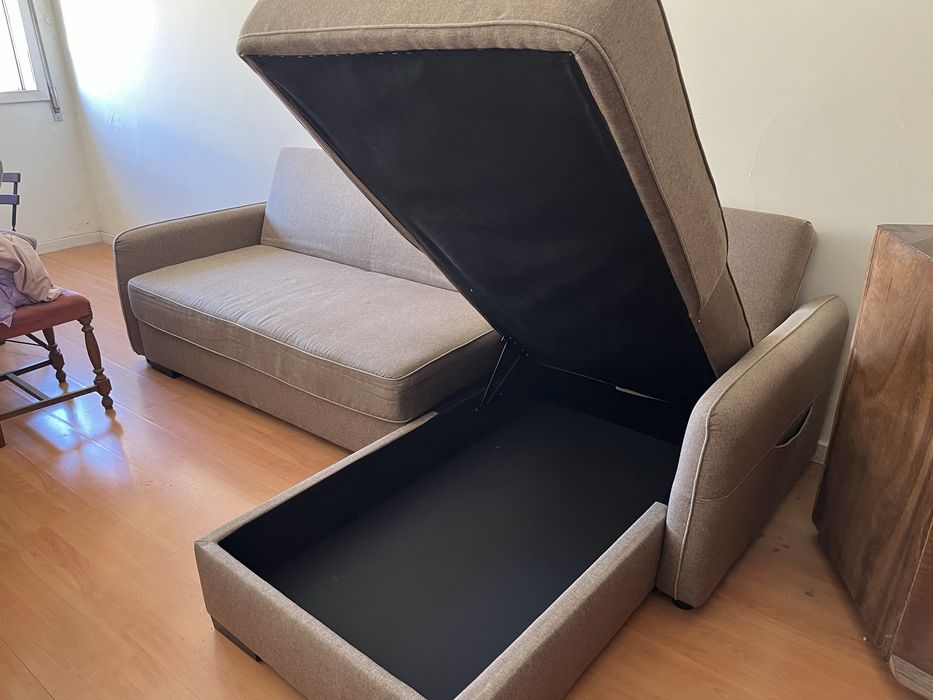 Sofa de sala com duvidorias de arrumacao