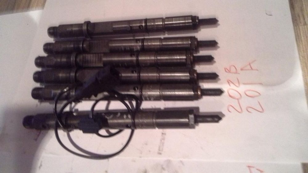 Управляюча форсунка Audi WV Skoda 2.5 tdi 059130202G 059130202F