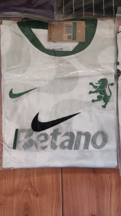 Camisolas NBA e futebol