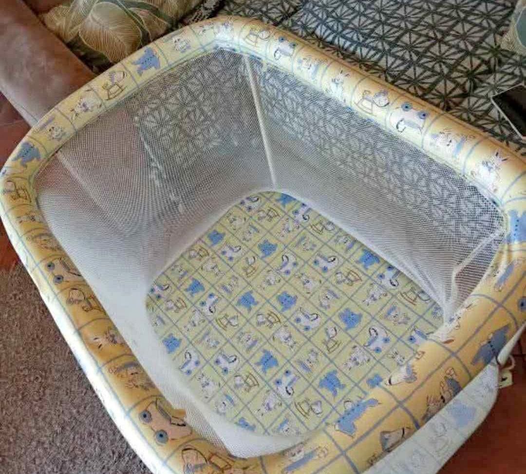 Park e cama de bebê