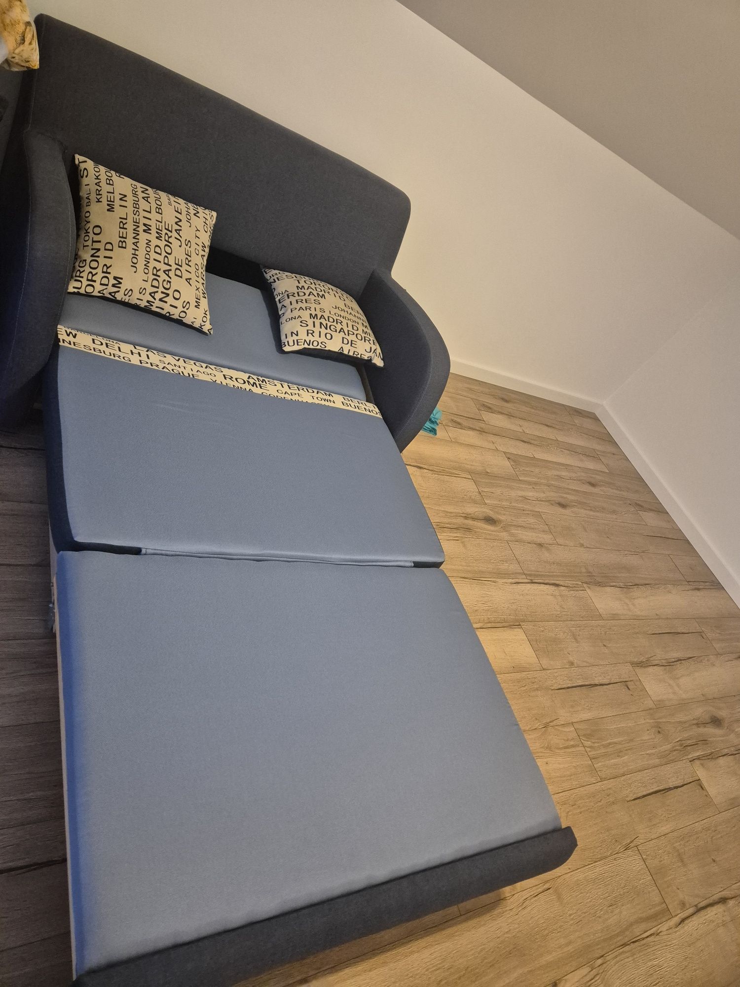 Sofa dwuosobowa rozkladana