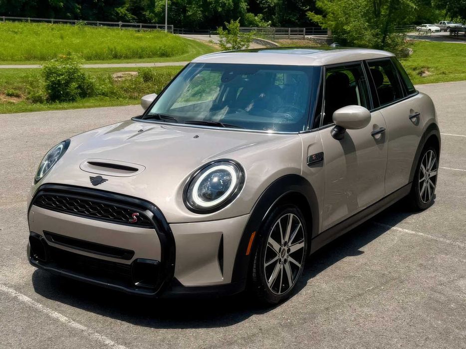 MINI Cooper S 5-Door Hatchback      2022