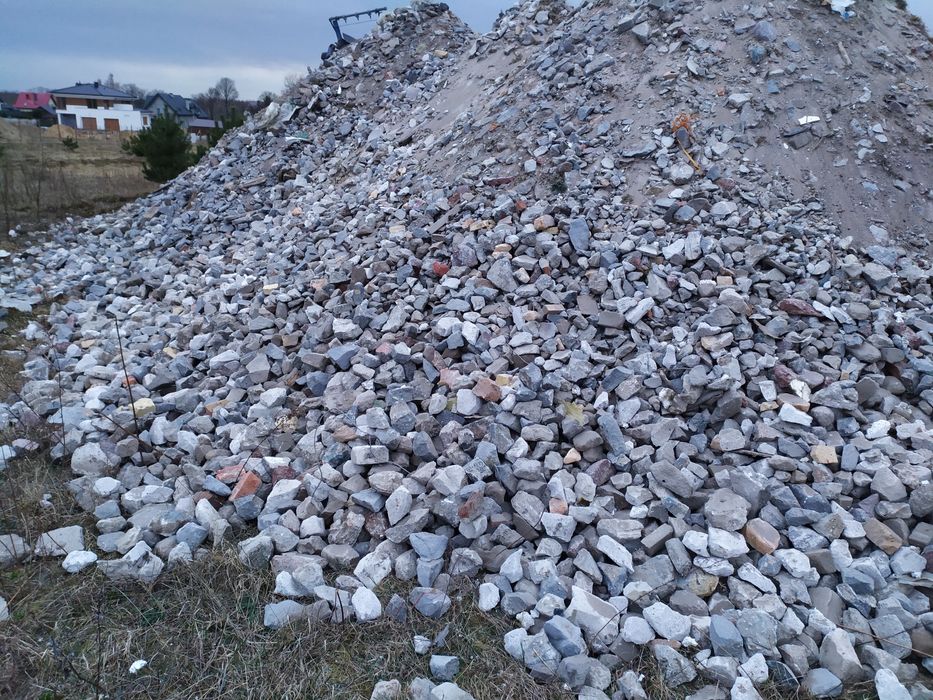 Tłuczeń podbudowa betonowo ceglany kamienny z kruszarki na drogi teren