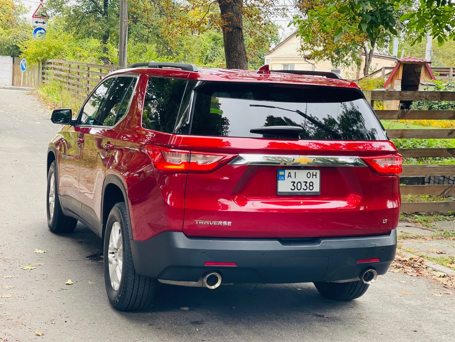 Шевроле Traverse 20 год семь мест минимальный пробег не крашеный!