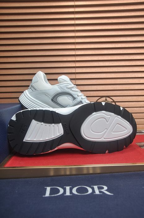 Sapatilhas Dior Cinza e Brancas