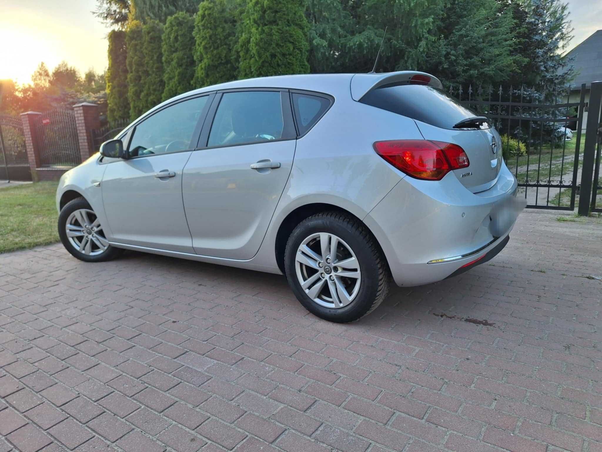 Sprzedam Opel Astra 2013r , 1.4 benzyna