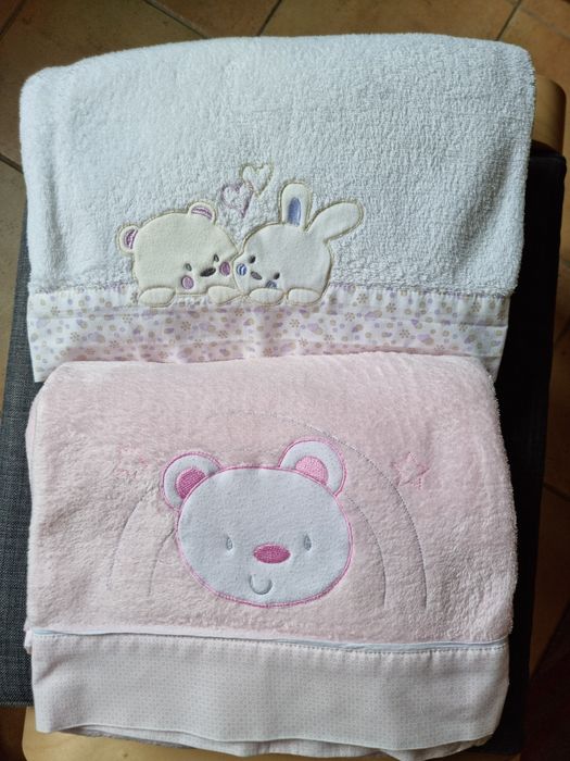 Vendo 2 conjuntos de lençóis de coralina