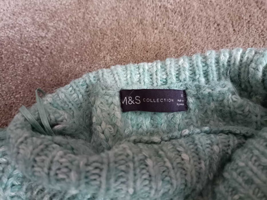 Ciepły sweter dziewczęcy Marks & Spencer  niebieski .