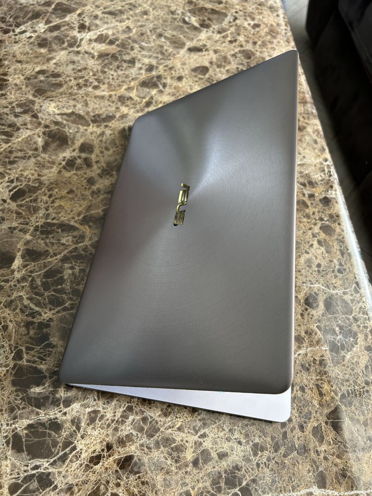 ASUS UX490UA  ультрабук