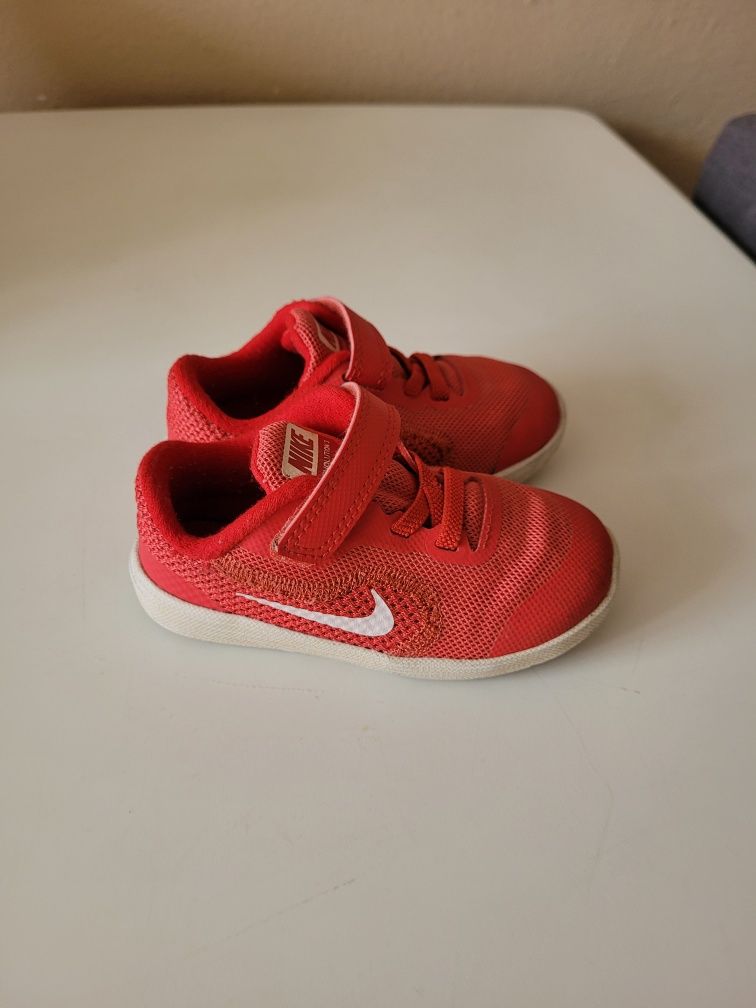 Buty NIKE dla dziecka 23,5