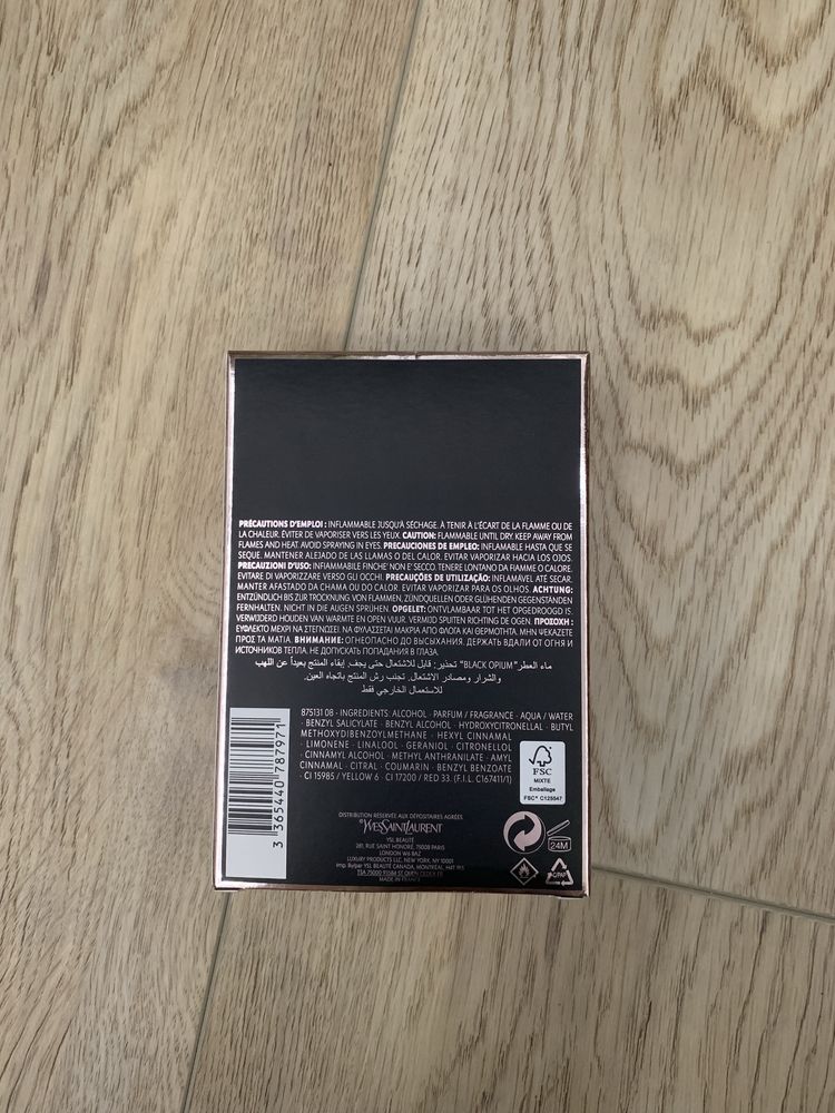 Pudełko po perfumach Black Opium Yves Saint Laurent