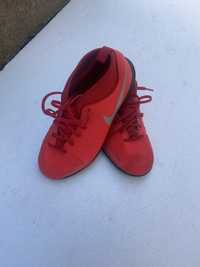 Vendo chuteiras futsal usados 37,5