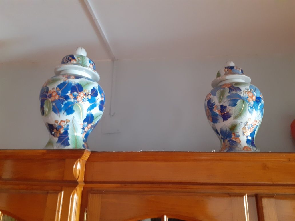 Conjunto de jarros de porcelana