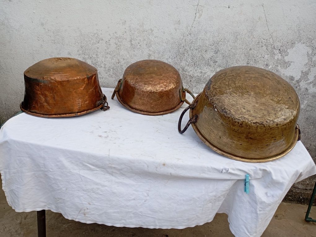 Tachos grandes em cobre para decoração