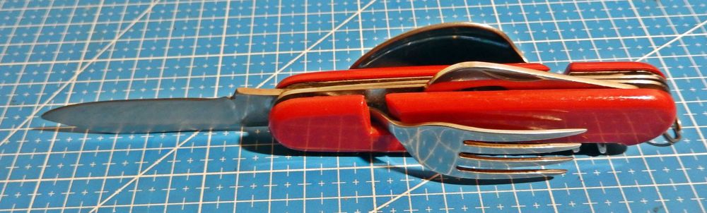 Nóż biwakowy - scyzoryk