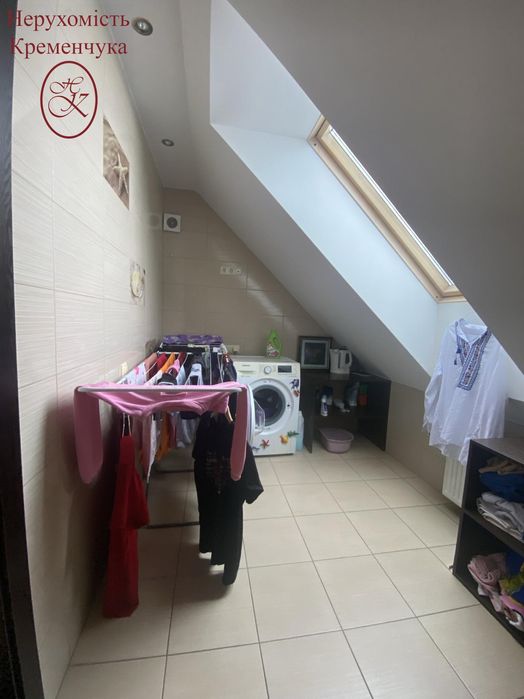 Продаж просторий та сучасний будинок комфорт-класу.