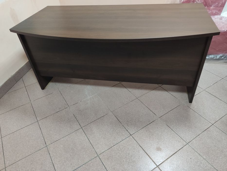 Шикарний стіл для дому чи офісу