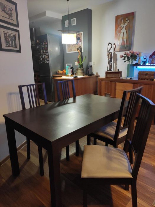 Stół z 4 krzesłami