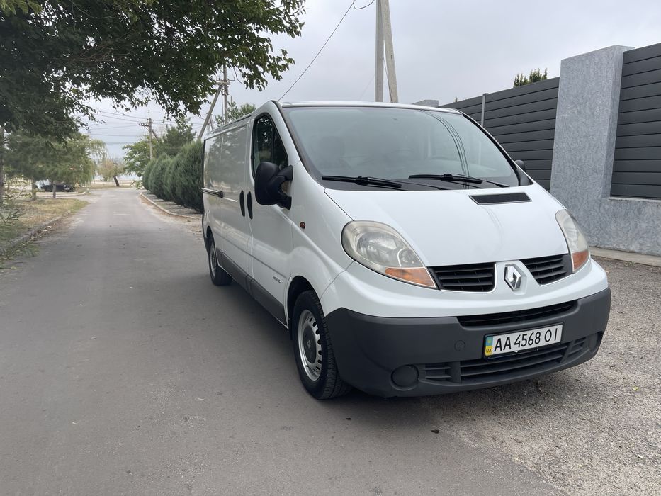 Renault Trafic 2008 года не крашеный