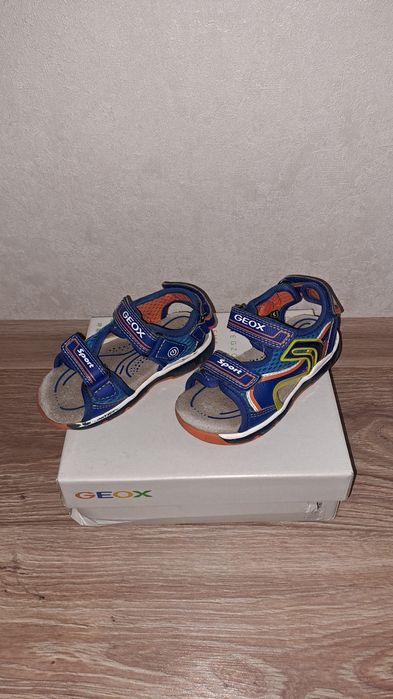 Взуття дитяче на хлопчика