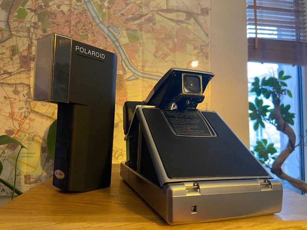 Aparat Polaroid SX-70 SONAR + Statyw + Lampy błyskowe