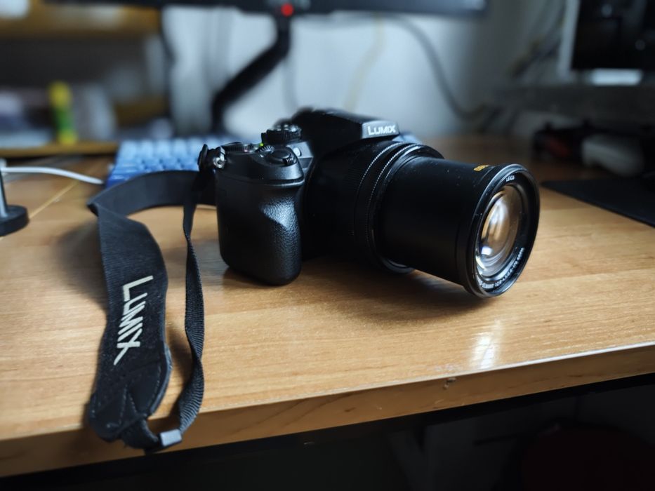 Aparat Panasonic Lumix FZ2000 (DMC-FZ2000)