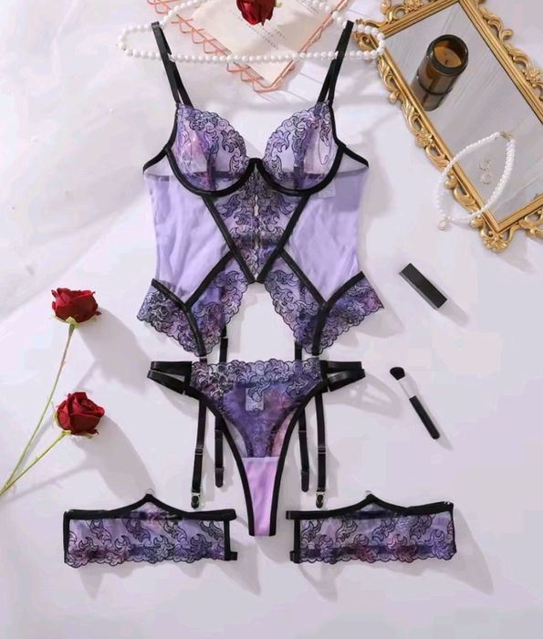 Комплект Комплект еротичної, сексуальної білизни.
В наявності розмір :