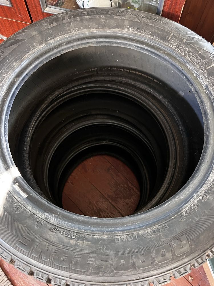 Продам зимові шини Roadstone Winguard 205/55 R16