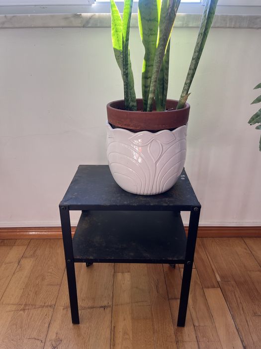 Mesinha preta de ferro para jardim Ikea