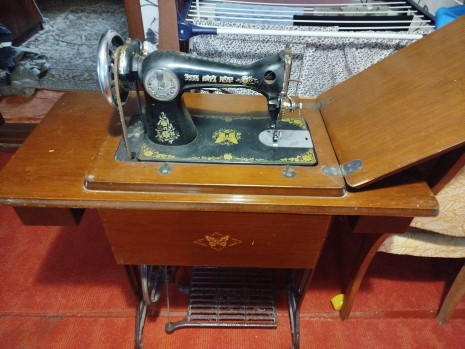 Швейна машина в робочому стані